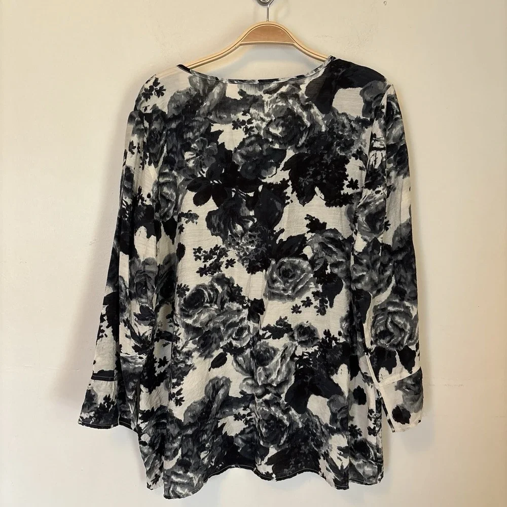 Habitat Women's Blouse Tunic M White Black Floral Rose‎ Lightweight Whimsigoth - Picture 4 of 6